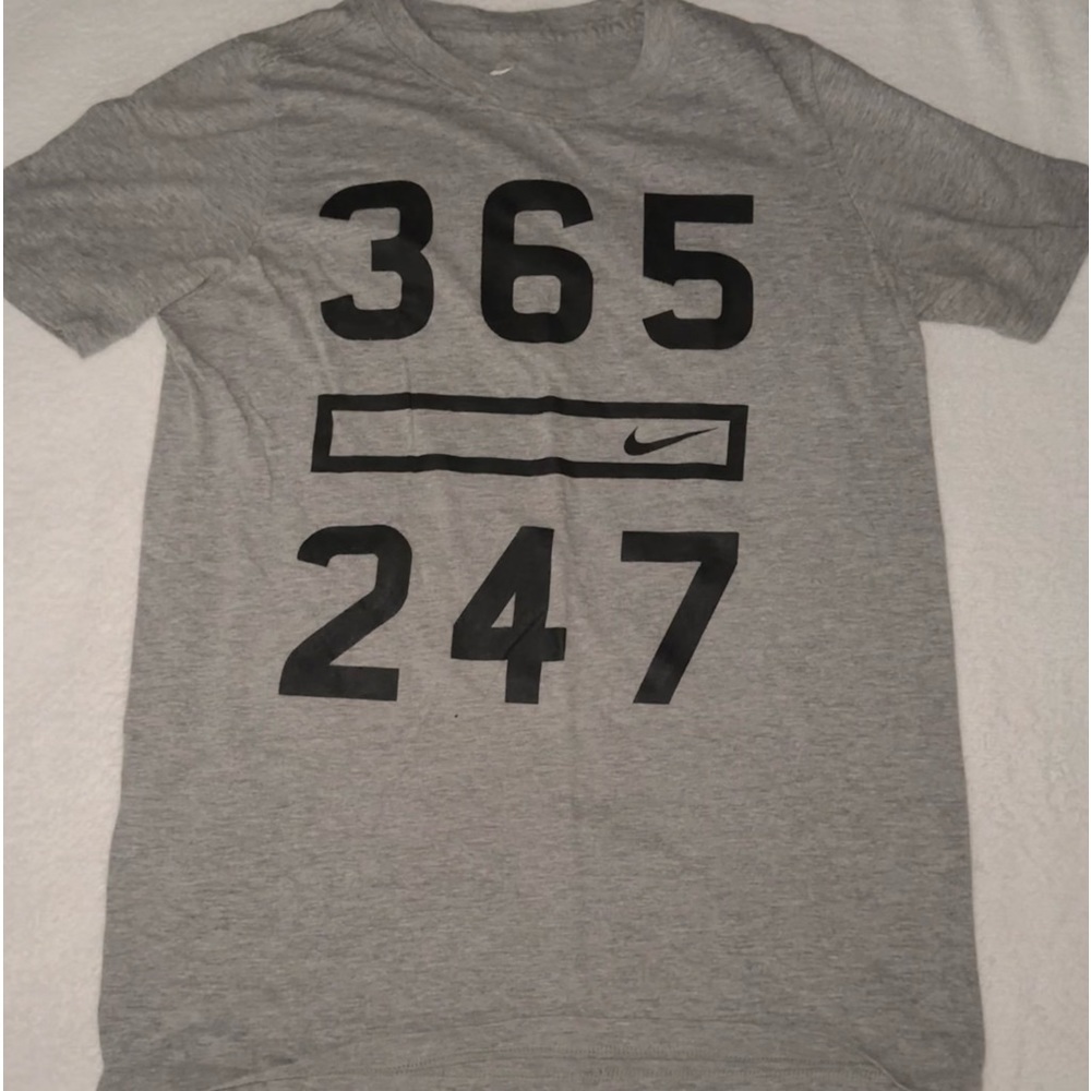 EUC Boys 365 24/7 Nike T Shirt Size Medium 10-12 Gray